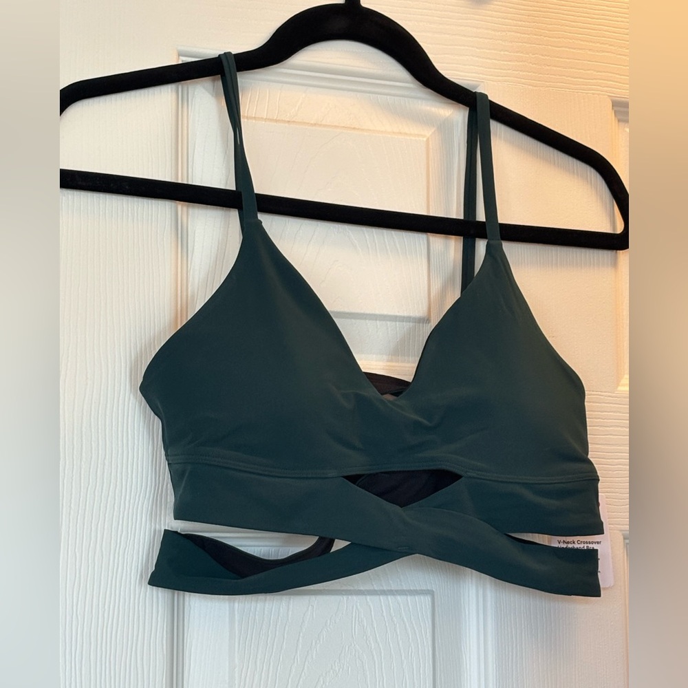 NWT Lululemon V-Neck Crossover Underband Bra